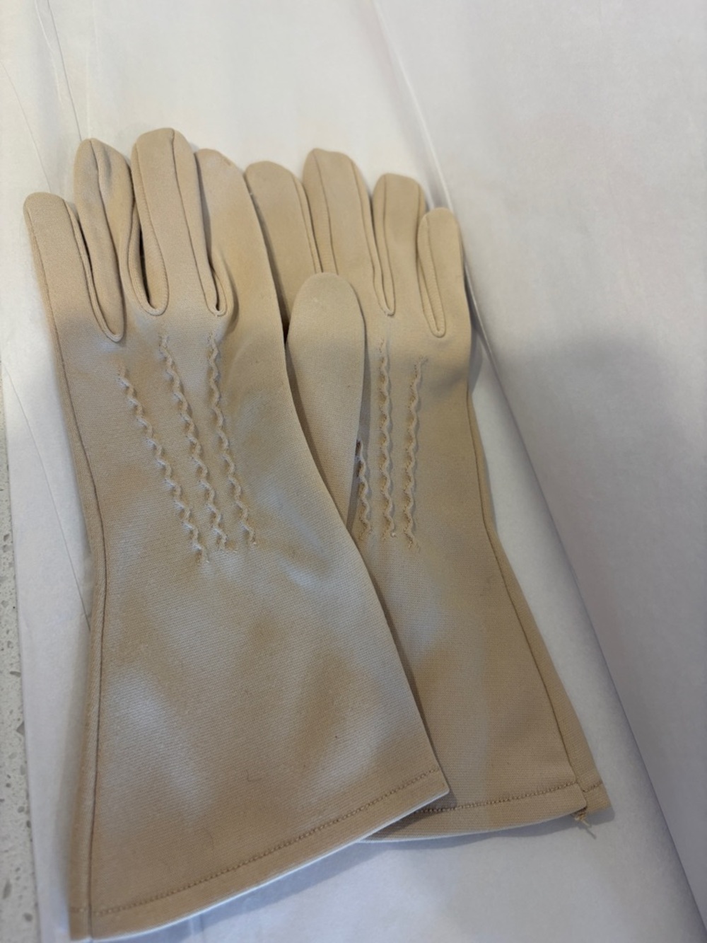 VINTAGE Beige Women's Gloves